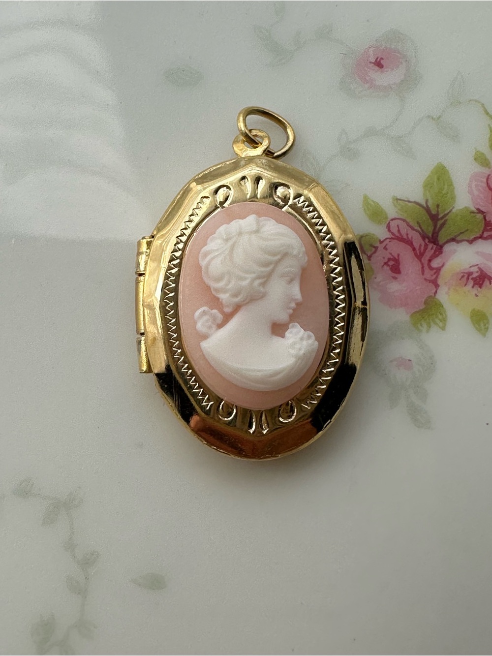 Dainty Victorian Revival Locket - Gold tone 1”